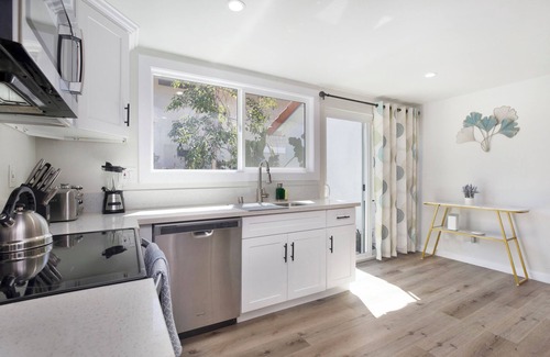 Mission Viejo Casa | No Stairs w/ Yard & EV Charger (Olive Perch)