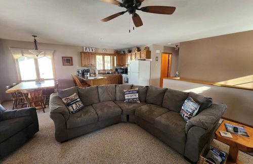 Wautoma Cabina | No steps to the lake/sandy beach/hot tub/fireplace/amazing sunsets