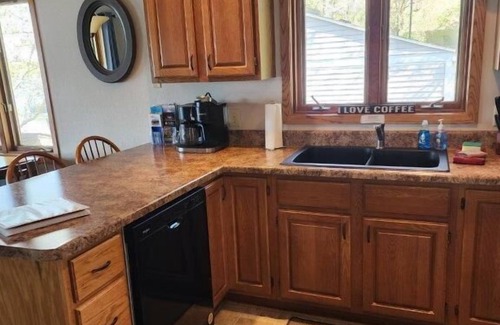 Wautoma Cabina | No steps to the lake/sandy beach/hot tub/fireplace/amazing sunsets