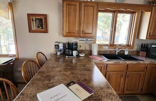 Wautoma Cabina | No steps to the lake/sandy beach/hot tub/fireplace/amazing sunsets