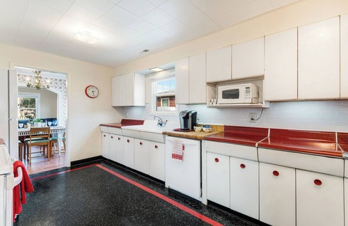 Prineville Casa | Noble - Charming 1930s 3-bedroom house with WiFi and AC in Prineville