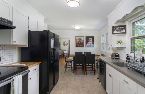 Old Fort Casa | Nomad Retreat | Pet-Friendly, Hot Tub & Mountain View