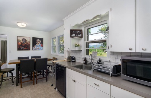 Old Fort Casa | Nomad Retreat | Pet-Friendly, Hot Tub & Mountain View