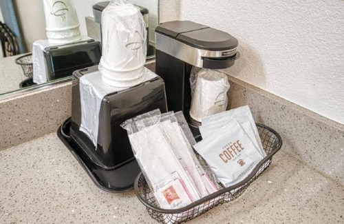 San Luis Obispo Casa | Non-Smoking 1 King Bed Suite