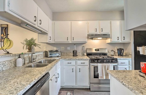 Norcross Casa | Norcross Townhome ~ 18 Mi to Dtwn Atlanta!