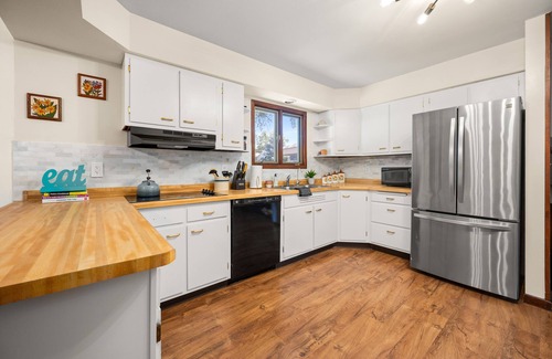 DeKalb Casa | Nordic Mid-Century Retreat