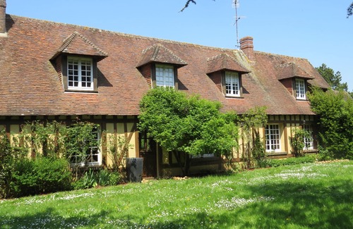 Buis-sur-Damville Casa | Normandy vacation home with swimming pool 12km from Verneuil sur avre