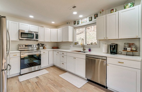 Marble Cabaña | North Carolina Coupes Retreat w/ Deck & Grill!