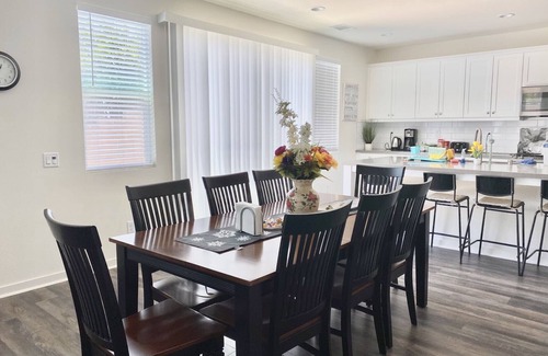 Sylmar Casa | North LA Spacious/Family-Friendly New Home with 5 Bedrooms, 3 Baths, 6 Beds