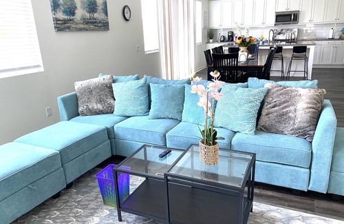 Sylmar Casa | North LA Spacious/Family-Friendly New Home with 5 Bedrooms, 3 Baths, 6 Beds