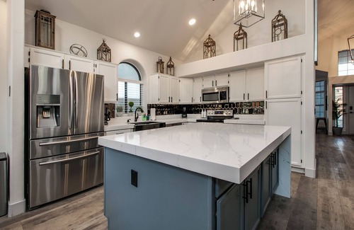 Desert Shires Casa | Newly Renovated 4 Bedroom Retreat w/Pool !