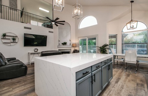 Desert Shires Casa | Newly Renovated 4 Bedroom Retreat w/Pool !