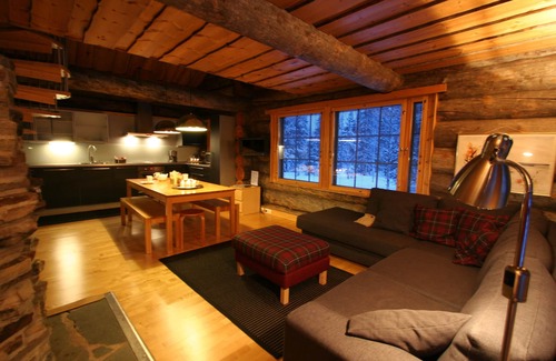 Lampivaara Cabina | MARAVILLAS DE INVIERNO CON LUCES DEL NORTE Cabaña de madera Gregory A