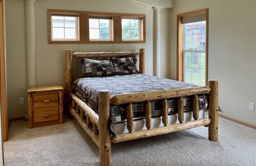 Northfield Casa | Northfield home with cabin décor