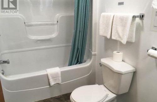 Vermilion Bay Hotel | Northside Motel