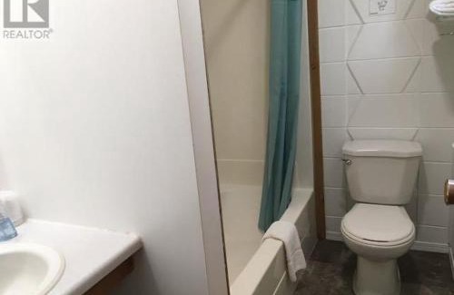 Vermilion Bay Hotel | Northside Motel