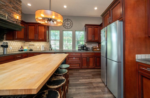 Lindale Casa | Not a Resort. Not a Rental. Something Better…