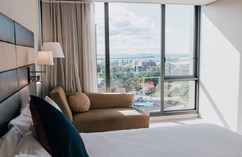 Newcastle Hotel | Novotel Newcastle Beach