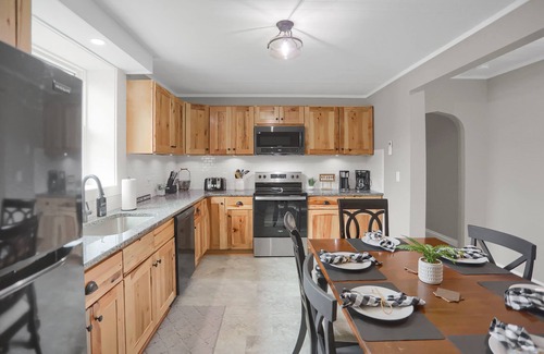 Renovo Apartamento | NOW on the ATV trail connector Cozy, Remodeled apartment with king bed