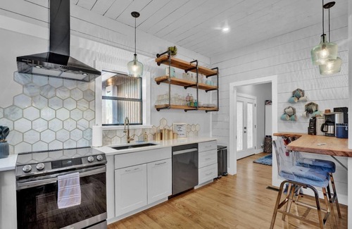 Kerrville Casa | NOW PET FRIENDLY! 2bed, 2 bath with pvt. yard and ping pong room!