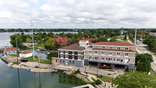 De Pere Hotel | Nuk's Executive Suites