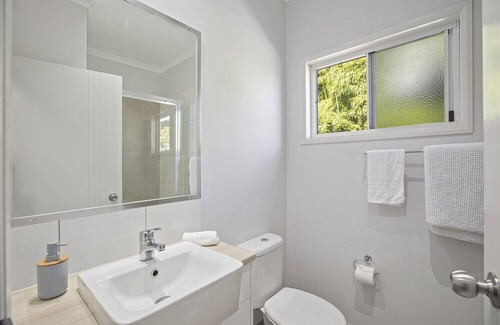 Scotts Head Casa | OAHU, part of the Ohana Surf Bungalows (<5 minute walk to beach and shops).