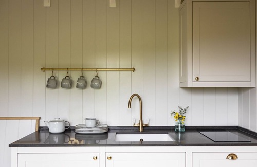 Baslow Cabaña | Oak Tree Shepherd's Hut/ Chatsworth Estate