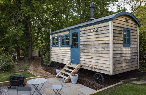 Baslow Cabaña | Oak Tree Shepherd's Hut/ Chatsworth Estate