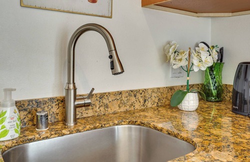 Downtown Oakland Apartamento | Oakland Studio ~ 14 Mi to San Francisco!