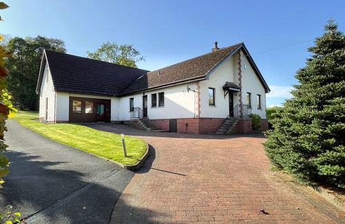 Drymen Cabaña | Oakwoods House - a house that sleeps 10 guests in 4 bedrooms