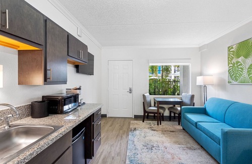 Terrace Park Hotel | OASIS BAY SUITES, Tampa, Busch Gardens, USF