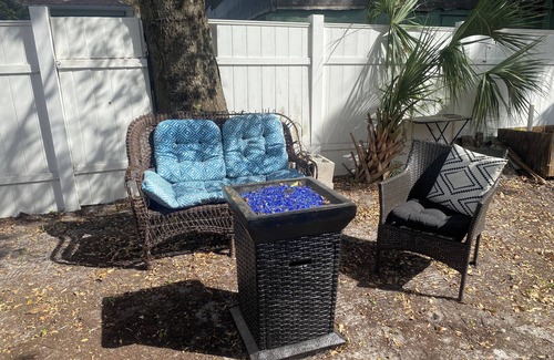 Kenwood Casa | Oasis Escape, walking distance to restaurants & bars, short drive to beaches