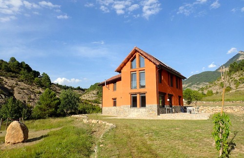 Laspuna Casa | Oasis de tranquilidad con impresionantes vistas al pie de la Peña Montañesa