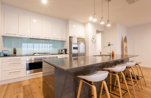 Seaford Casa | Ocean At Seaford- Beachfront Luxury-Free Wifi