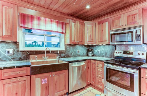 Fernandina Beach Casa | Ocean Ave Spacious Seaside Cottage by RedAwning