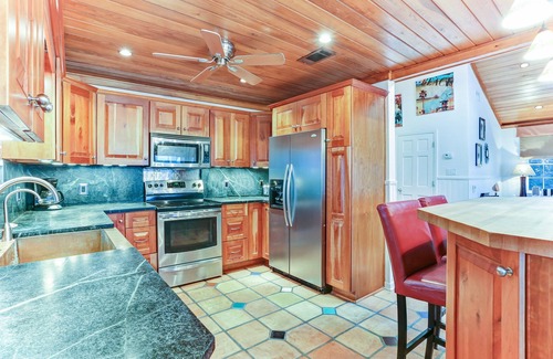 Fernandina Beach Casa | Ocean Ave Spacious Seaside Cottage by RedAwning