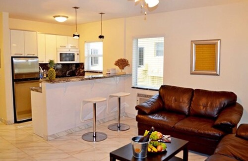 Hollywood Lakes Villa | Ocean Drive Villas