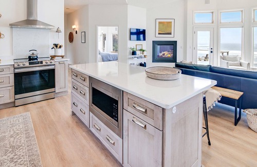 Seal Rock Casa | Ocean Front, Commanding Views, Sandy Beach, Seal Rock!