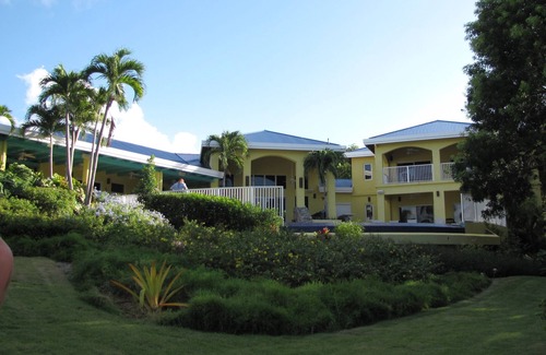 Cabes Point Villa | Ocean Front Villa Exuberante propiedad con playa privada y laguna