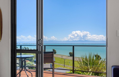 Atawhai Casa | Ocean Spa Vista - Gorgeous Ocean Views & Deck-top Spa!