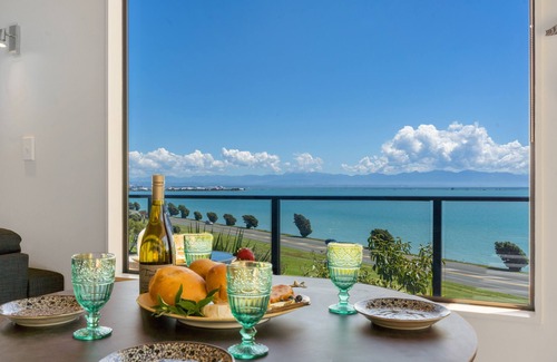 Atawhai Casa | Ocean Spa Vista - Gorgeous Ocean Views & Deck-top Spa!