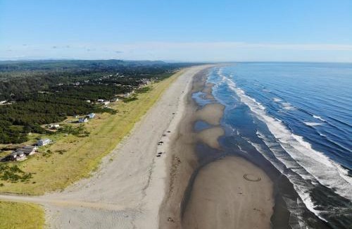 Grayland Casa | Ocean Spray Resort Cottage 12 by Grayland Beach