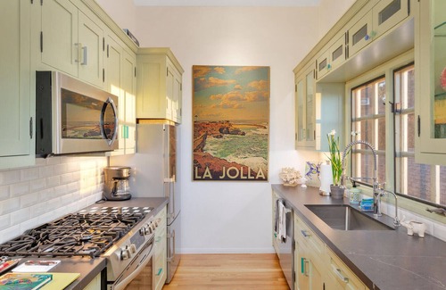 Village of La Jolla Cabaña | Ocean View 1-bedroom treehouse 8 min from La Jolla cove