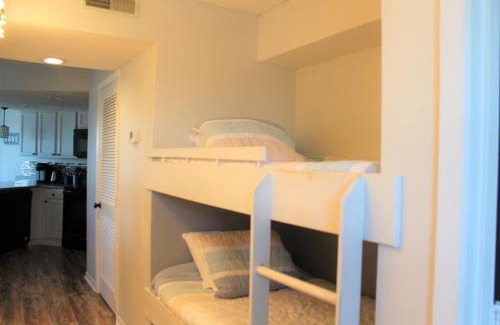 Sneads Ferry Apartamento | Ocean view, 1BR, 2BA Condo, St Regis 1214, Topsail, NC