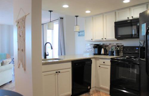 Sneads Ferry Apartamento | Ocean view, 1BR, 2BA Condo, St Regis 1214, Topsail, NC