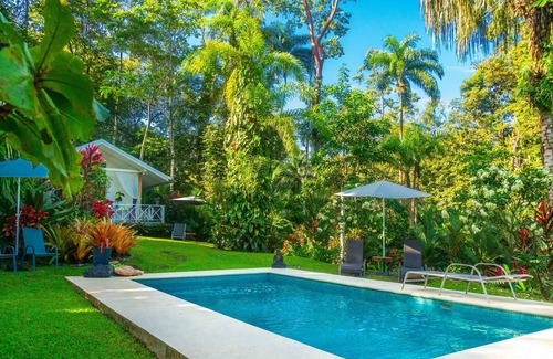 Punta Uva Cabaña | A 300 m de la playa, propiedad de lujo con vista al mar y piscina en la selva.