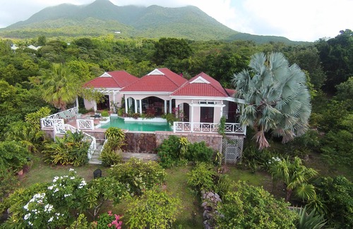 Vaughans Villa | Una villa artística funky en 5 acres sobre 4 Seasons Hotel