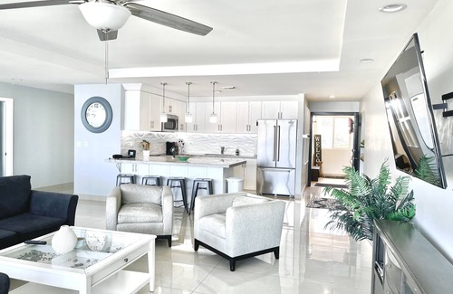 Plan Libertador Condominio | Oceanfront Condo w/ Pool & Steps to Sandy Beach & Mins to Downtown