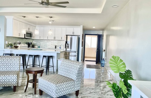 Plan Libertador Condominio | Oceanfront Condo w/ Pool & Steps to Sandy Beach & Mins to Downtown