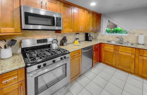 South Mission Beach Casa | Oceanfront Condo with Front Patio, Gas Grill, Fire Pit - Prime Location!